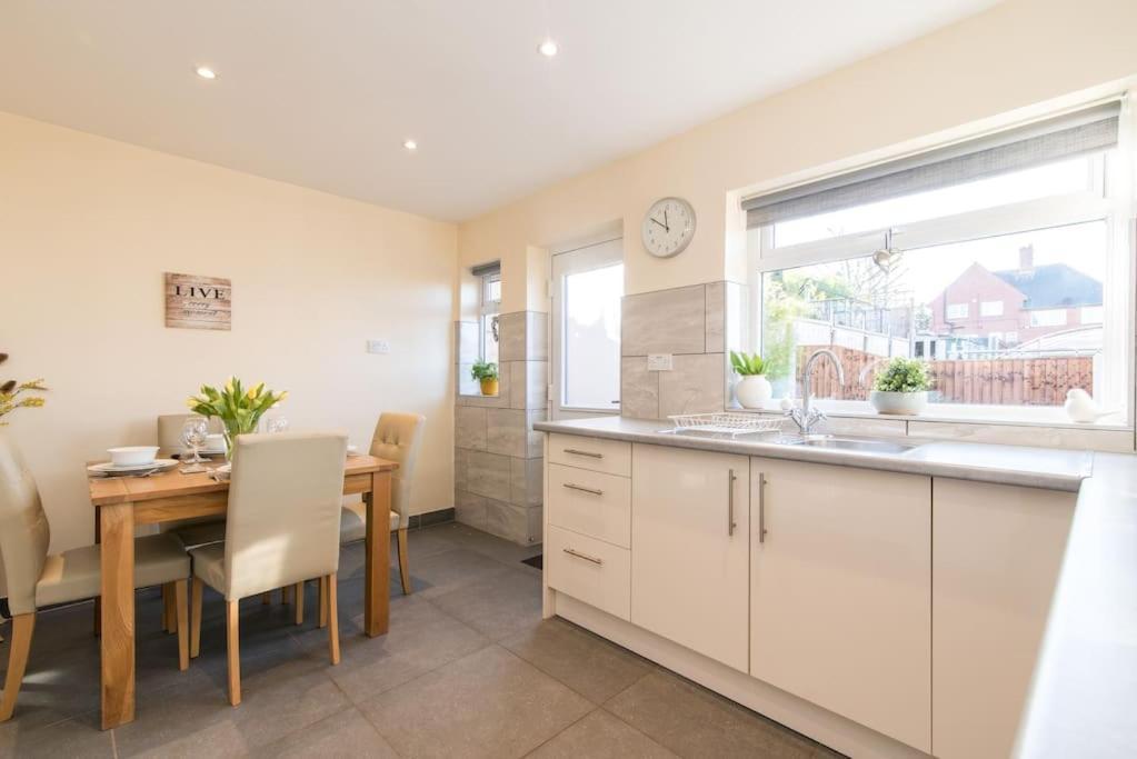 City Home From Home - Peaceful, Cosy & Modern 2Bed House ノッティンガム エクステリア 写真